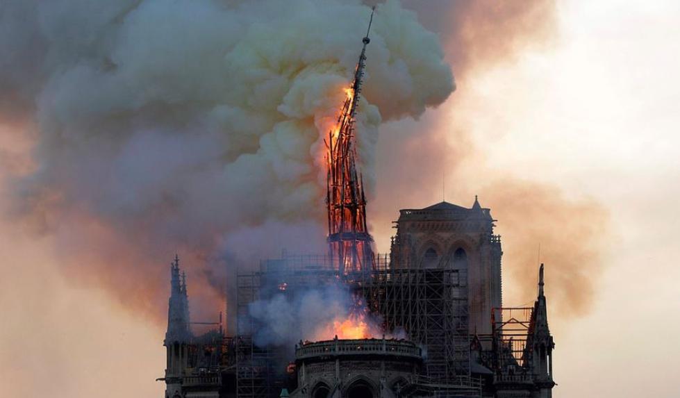 巴黎圣母院起火